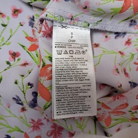 GAP Lavender Floral Pintuck Blouse with Split Neck - Picture 7 of 9